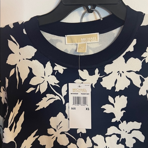 NWT Michael Kors Navy and White Floral Top - Picture 2 of 8